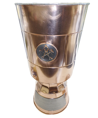 
Timo Meyer war lange Jahre als Ringer sportlich unterwegs und hat einige Pokale nach Hause gebracht. Seine Sammlung vervollständigt er zum Abschluss seiner Ringerkarriere mit einem Meisterpokal



