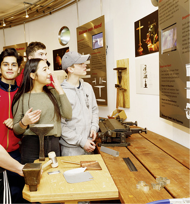 <p>
</p>

<p>
Immer öfter finden Schulklassen wie diese Klasse einer Realschule aus Pforzheim den Weg ins Museum
</p> - © Andreas Grasser

