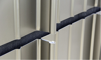 

10


Fassadenstoß (noch) ohne Trennprofil 



