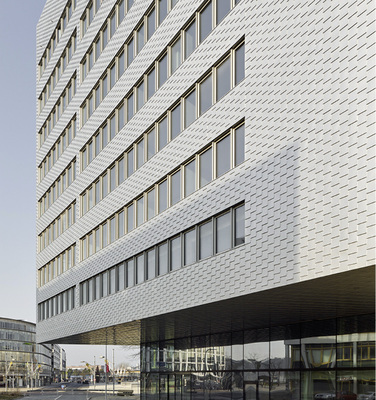 



Auch die Untersicht ist mit Aluminium bekleidet
