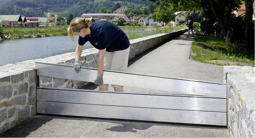 



Das System hat nur ein geringes Gewicht und ist deswegen leicht von nur einer Person und ohne Spezialwerkzeug installierbar
