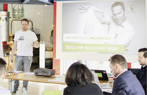 



Christian Bredlow sensibilisiert Teilnehmer des BAUMETALL-Workshops 
