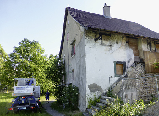 



Vorher: Das älteste Haus am Ort sollte abgerissen werden ...
