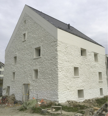 



... aber die Genossenschaft Dorfkern verhinderte den Abriss und ließ es sanieren
