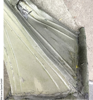 
Der historische Stiefel aus Zink diente als Vorlage für die Replik aus Kupfer
