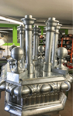 



Gesimskranz und Säulenring
