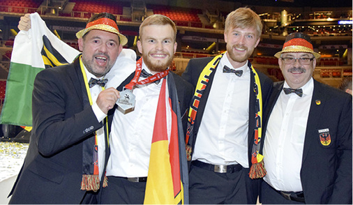 



ZVSHK-Team: André Schnabel, Paul Schärschmidt, Benno Uhlmann, Josef Bock
