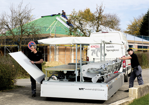 
Bei der Arbeit mit der Bauabkant-Schwenkbiegemaschine St 1 mm … 



