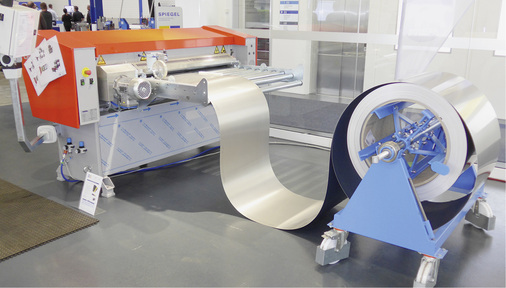 



Modernste Maschinenangebote, Spaltanlagen, Schwenkbiegemaschinen, Rundmaschinen und weitere werden bei der Gebrüder Spiegel AG ausgestellt 
