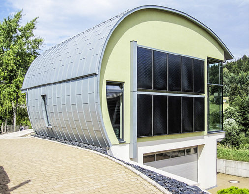 <p>
Ökohaus mit außergewöhnlicher Architektur. Bei speziellen Dachformen ist Cellulose ein geeigneter Dämmstoff
</p>

<p>
</p> - © Climacell

