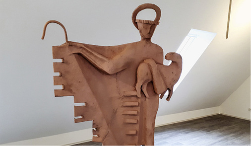 
Schritt 1: Zuerst wurde der Hirte sandgestrahlt, um die Oberfläche der Skulptur gründlich zu reinigen



