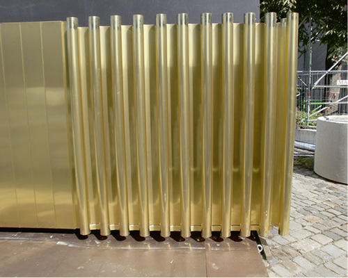 
Lasergeschweißtes Rohr in der Nahaufnahme



