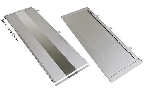 Vorder- und Rückseite der Dach- und Fassadenplatte aus HFX-Edelstahl von Roofinox
