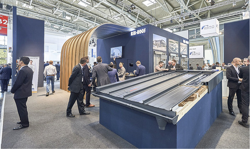 <p>
</p>

<p>
Zambelli zeigt u. a. komplette Aufbauten für diverse Dachaufbauten mit Rib-Roof-Metalldachsystemen
</p> - © Zambelli GmbH & Co. KG

