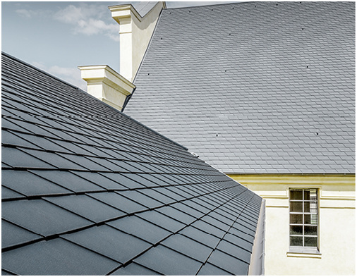 
Die 420 x 240 mm großen Schindeln sind mit nur 0,7 mm Dicke und 2,5 kg/m
2
 wahre Fliegengewichte



