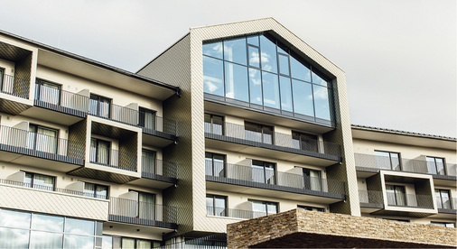 
Ein- und Ausblick sind garantiert. Letzterer ist zum Beispiel auf

www.hotel-edita.com

möglich



