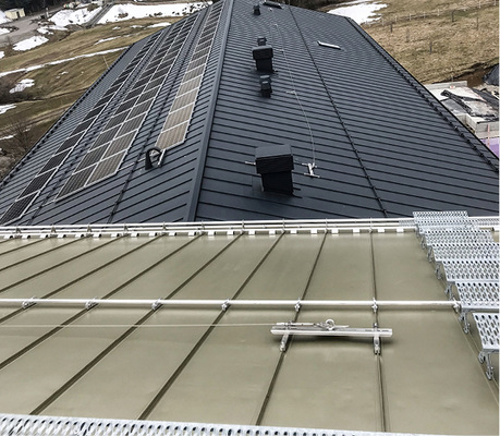 
Blick auf die Doppelstehfalzdächer aus Aluminium 



