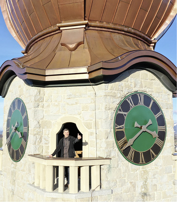 



Firmeninhaber Herbert Nagel ist mit der Arbeit seiner Spengler sehr zufrieden
