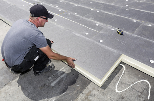 



Das Flachdach-Dämmelement Puren Secure ist schwer entflammbar, druckbeständig und recycelbar
