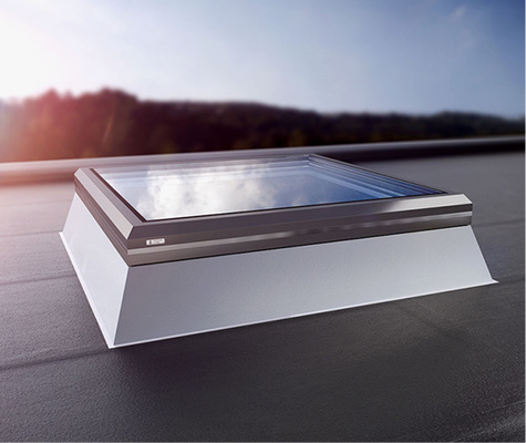 



Das Flachdachfenster FE von Lamilux besticht durch eine homogene Optik ohne störende technische Elemente
