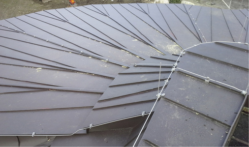 
Auch komplexe Dachflächen lassen sich mit Lasermessgeräten vermessen – mit enormer Zeitersparnis



