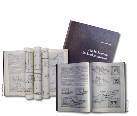 <p>
Blick in eines der bekanntesten Fachbücher: „Die Fachkunde der Bauklempnerei“ von Herbert Schlenker
</p>
