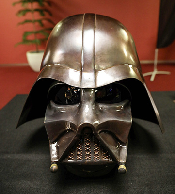 <p>
</p>

<p>
Darth Vaders Helm aus Star Wars von Leolo Kaufmann 
</p> - © BAUMETALL

