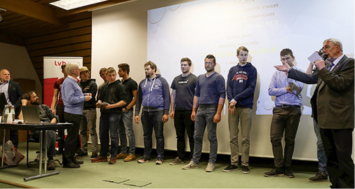 
Junggesellen der Autonomen Provinz Bozen auf der Bühne



