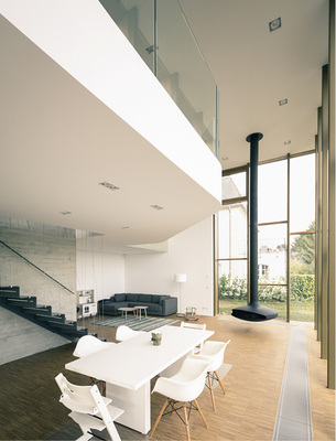 <p>
</p>

<p>
Den Höhepunkt im Gebäudeinneren bildet der offene Wohnbereich 
</p> - © Valentiny HVP Architects

