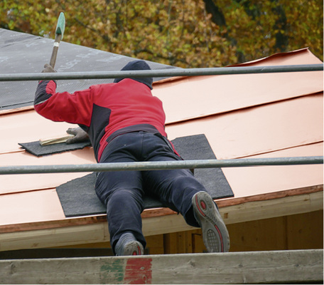 
Die konkav gebogenen Schare wurden horizontal verlegt und per Umkantung verfalzt



