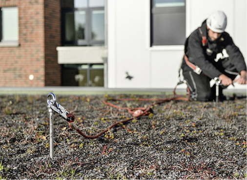 
Die durchdringungsfreie Anschlageinrichtung ABS Weight OnTop Max ist das erste Auflastsystem mit allgemeiner bauaufsichtlicher Zulassung



