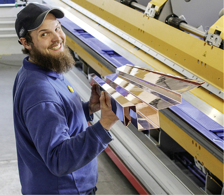 
Happy Spengler – Robin Wittwer freut sich über das perfekte Biegeergebnis 



