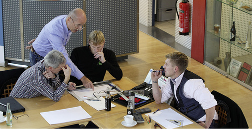 
Gripsgymnastik: Wahre Längen zu bestimmen und entsprechende Abwicklungen herzustellen erfordert Konzentration 



