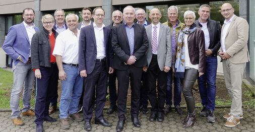 
Rekord: Elf Repräsentanten fünf verschiedener Interessenvertretungen sowie zwei Fachpressevertreter auf einem Foto



