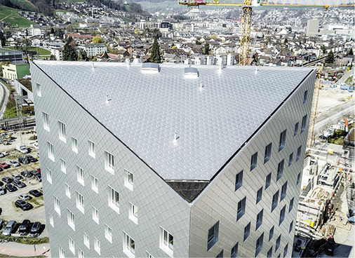 <p>
Auch das Dach des 13-stöckigen Wohn- und Geschäftsturms wurde mit Prefa-Rauten aus Aluminium gedeckt
</p>

<p>
</p> - © Prefa


