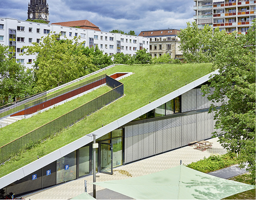 



Rhepanol hfk ist aufgrund der FLL-Zertifizierung nach DIN EN 13948 auch unter Dachbegrünungen einsetzbar 
