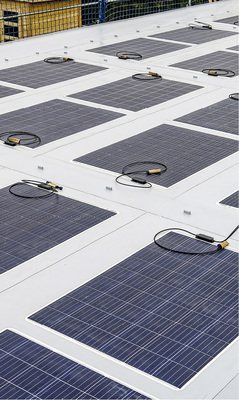 <p>
Dank der hohen Effizienz sowie der auf ein Minimum reduzierten Modulabstände benötigt Evalon Solar cSi nur bis zu 10 m² Dachfläche pro installiertem kW
</p>

<p>
</p> - © Alwitra

