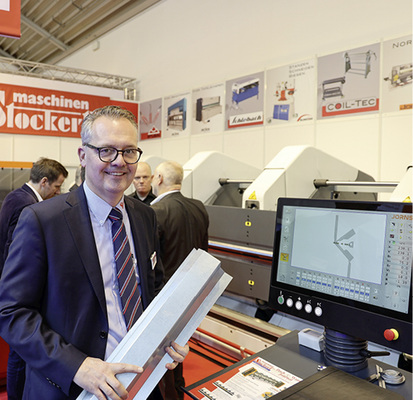 



Christian Stockert präsentiert auf der Bau 2019 in München u. a. auch die Langabkant-maschinen des Schweizer Herstellers Jorns
