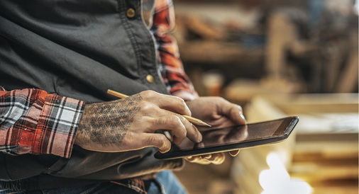 



Smartphones sind aus dem Klempneralltag nicht mehr wegzudenken 
