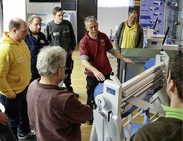 



Gert Brenner zeigt Special Effects beim Biegen 
