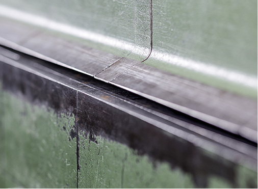 
Die Vorspannung an einer Segmentabkantbank richtig einzustellen …



