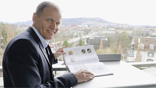 
Claudio Cristina freut sich über die neue Fachrichtlinie Spenglerarbeiten



