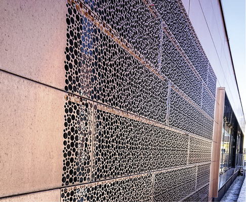 <p>
1,2-mm-Kupfer als gelochtes Fassadenpaneel an der Stadthalle Altdorf
</p>

<p>
</p> - © Sperber

