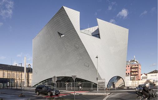 
Terrasseneinschnitt in der oberen Ebene 



