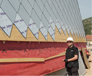 
VMZinc-Berater Baris Esebali am Sockelanschluss



