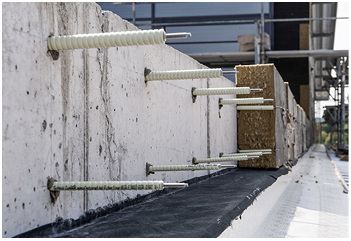 
Die Fassadenanker wurden mit einer Verankerungstiefe von 40 mm eingemörtelt



