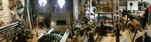 



Ein Werkstattbesuch bei Wolfgang Huber ist wie eine Reise in die Vergangenheit 
