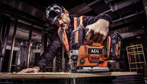 <p>
</p>

<p>
Die neue 18-V-Brushless-Akku-Stichsäge von AEG arbeitet sich kraftvoll, schnell und exakt durch Holz und Metall
</p> - © AEG Powertools

