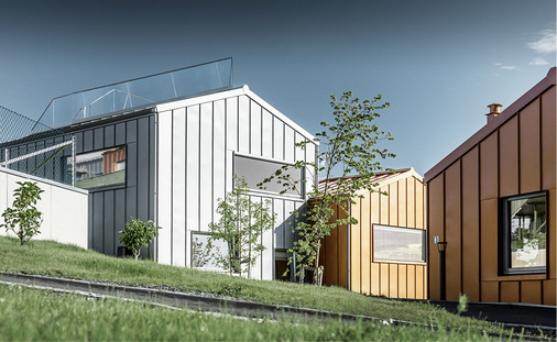 



Die beschichteten Aluminiumoberflächen reflektieren das Licht und leuchten je nach Tages- und Jahreszeit ganz unterschiedlich
