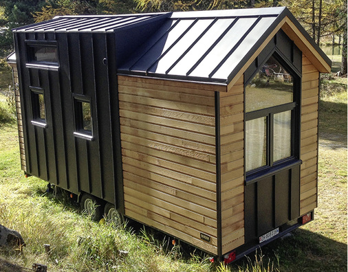 



Dieser außergewöhnliche Caravan ist eines der bezaubernden Modelle der Firma Baluchon – und das erste mit Zinkhülle
